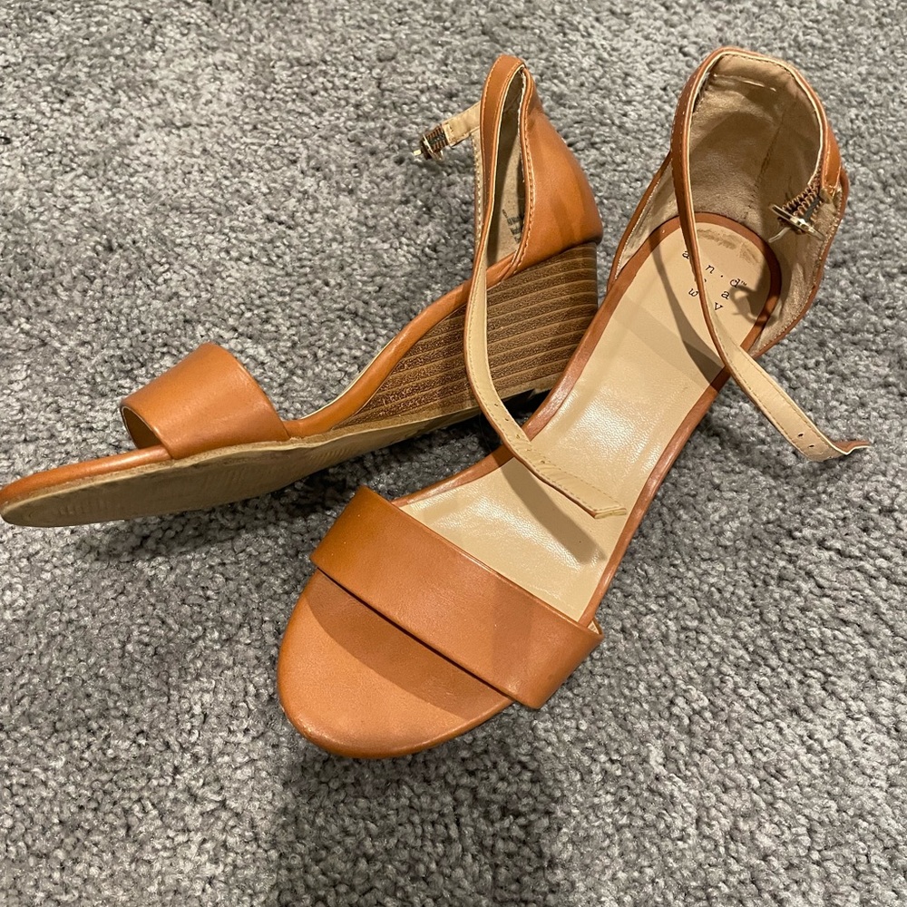 A New Day Wedge Sandals sz 6
